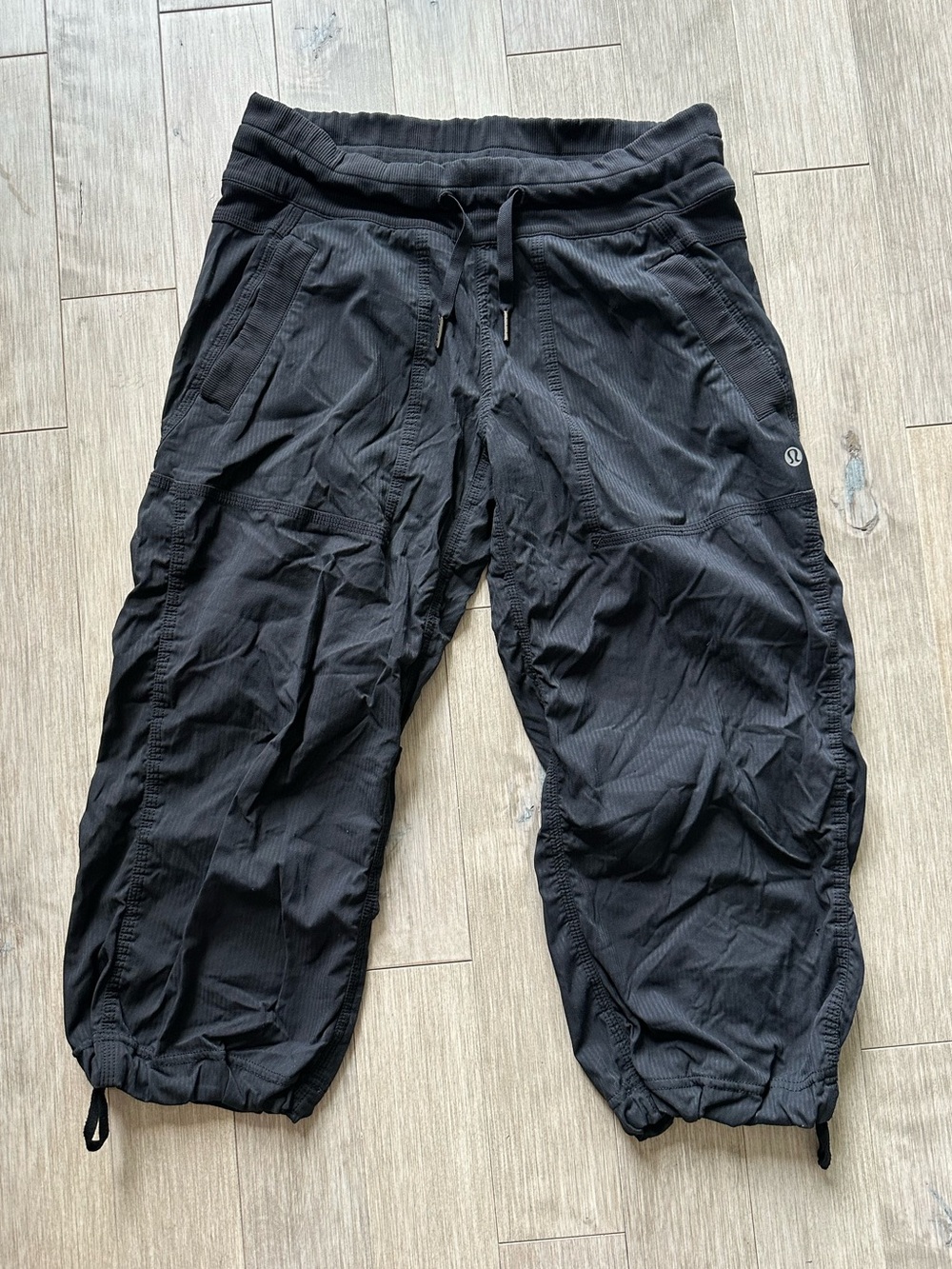 Lululemon Capri Dance Studio Black Athletic‎ Pants Size 4